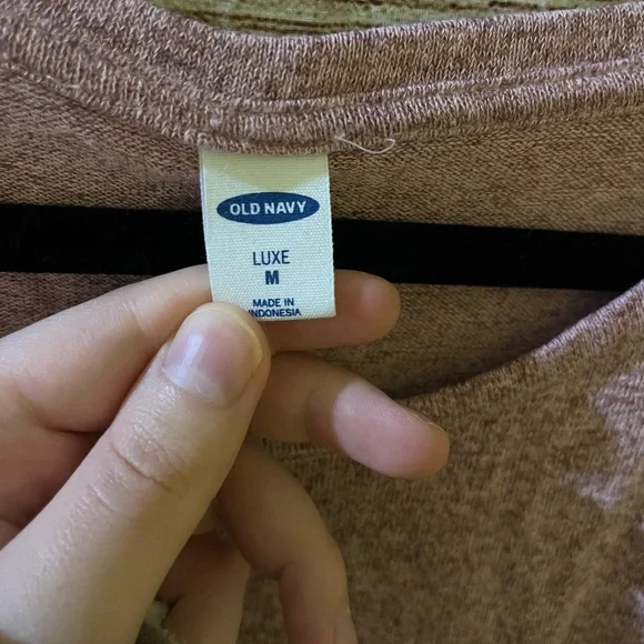 🤎3/$10 Old Navy Women's Heathered Pink Long Sleeve Tee - Picture 4 of 4